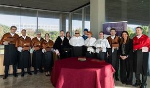 Antoni Muntadas recibe el doctorado honoris causa por su contribución al arte crítico