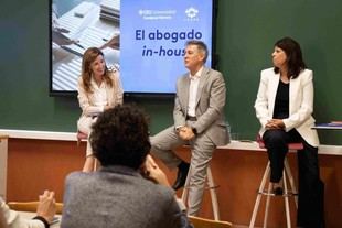 Estudiantes aprenden sobre el rol del abogado de empresa en la CEU UCH