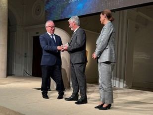 Faraón Llorens, catedrático de la Universidad de Alicante, recibe el Premio Nacional de Informática Ramón Llull