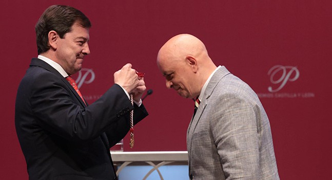 Juan Antonio González Iglesias, catedrático y poeta, recibe el Premio Castilla y León de las Letras 2024