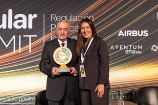 Jesús Fernández, catedrático emérito de la UPM, recibe el Premio a la Trayectoria Biocircular