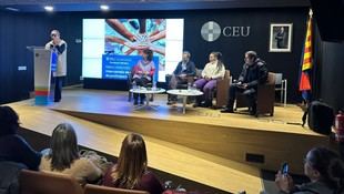 Encuentro en el CEU de Elche sobre participación social y juventud con Cáritas Colombia