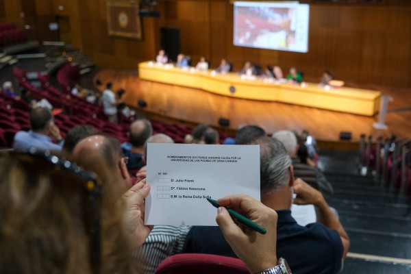 La ULPGC nombra a tres nuevos Doctores Honoris Causa
