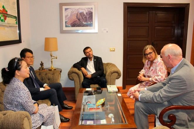 Visita del cónsul de Corea del Sur a la Universidad de La Laguna para fomentar la cooperación académica