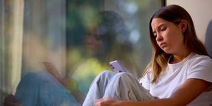 UIC Barcelona recibe financiación para investigar la violencia de género en adolescentes