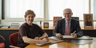 Renovación del convenio entre el Departamento de Enfermería y la Fundación de la Esperanza por el 10º aniversario de AIDIR Ciutat Vella