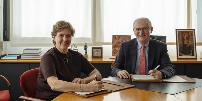 Renovación del convenio entre el Departamento de Enfermería y la Fundación de la Esperanza por el 10º aniversario de AIDIR Ciutat Vella