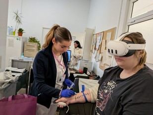 Elche utiliza Realidad Virtual para aliviar la ansiedad en extracciones de sangre