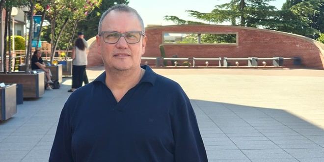Toni Mora asume la decanatura de la Facultad de Ciencias Económicas y Sociales