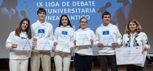 El equipo "La última palabra" del colegio Torrevelo-Peñalabra se corona campeón de la IX Liga de Debate Preuniversitaria de UNEATLANTICO