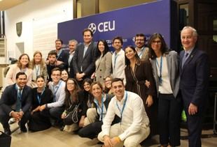 Encuentro intergeneracional de Alumni de Derecho en CEU UAO