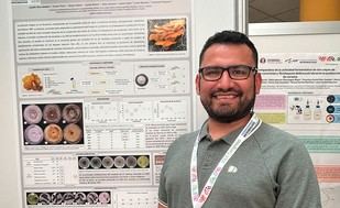 Jusdin Ruiz Umaña, estudiante de la UPNA, gana premio por su póster en congreso de microbiología