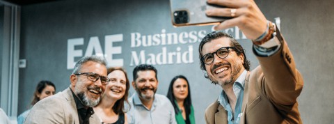 Alumni Connect analiza la influencia de la Inteligencia Artificial en el futuro laboral