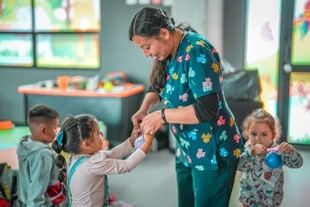 Gobierno asegura estabilidad laboral para 9.275 docentes en Colombia