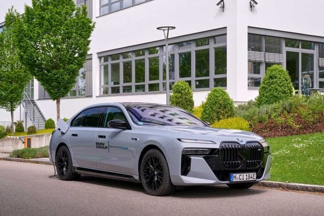 BMW y Solid Power inician pruebas de baterías de estado sólido en el i7