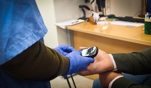 Colaboración entre el Hospital Virgen Macarena y la Universidad Loyola para optimizar urgencias médicas