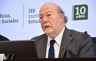 Carlos Molina aboga por la defensa de la democracia y el Estado de derecho en Europa