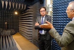 Visita del Ministro de Transformación Digital a la Cátedra USECHIP en Sevilla