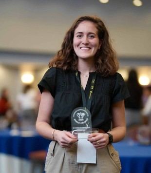 El Plan Cantera potencia la formación de Axelle Deltour como investigadora y docente en Fisioterapia