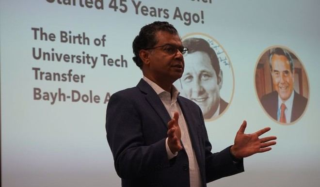Dipanjan (DJ) Nag, experto en transferencia de tecnología, visita la Universidad Loyola