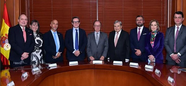 El rector de la Universidad de Salamanca visita Colombia y Ecuador para fortalecer la cooperación académica