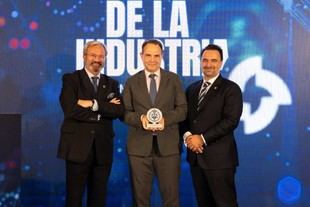 Óscar García Suárez, rector de la UPM, recibe el premio al Ingeniero Industrial del Año