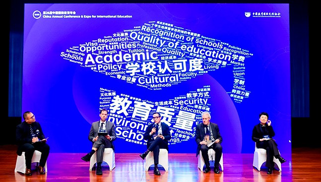 La USAL refuerza su colaboración con la Universidad de Pekín en transformación digital e inteligencia artificial