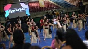 Estudiantes brillan en el Coliseo con ExpresArte y ArtFest