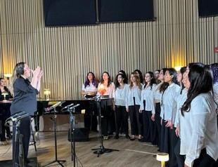 El velo se cayó: de viral a himno coral que une generaciones