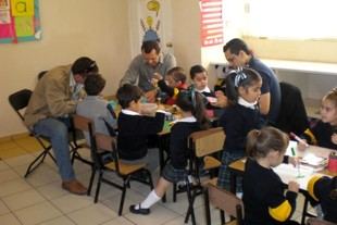 La implicación familiar en la escuela depende más de factores internos que económicos o culturales