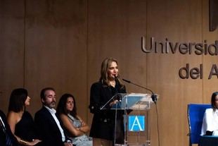 Anabella Machuca, embajadora de El Salvador, destaca en graduación de la Universidad Europea del Atlántico