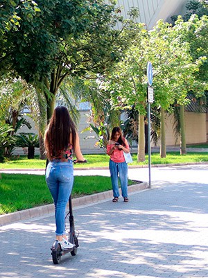 La UPV promueve la movilidad peatonal en su campus