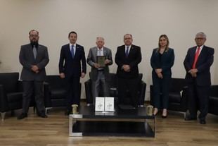 Presentan libro sobre la vida y el Derecho en la UACJ
