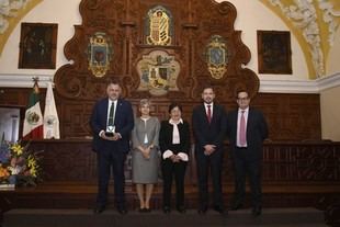 REDDU otorga presea “Dr. Jorge Carpizo” al Rector de la UABC
