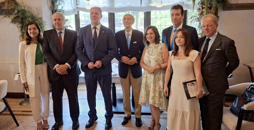 La UJA recibe el VIII Premio Internacional Castillo de Canena por su investigación sobre el AOVE y la salud intestinal