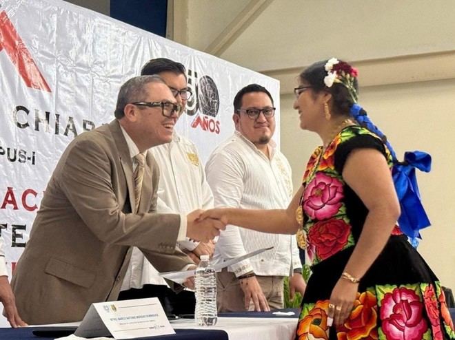 UNACH entrega documentos a 146 nuevos arquitectos en ceremonia oficial
