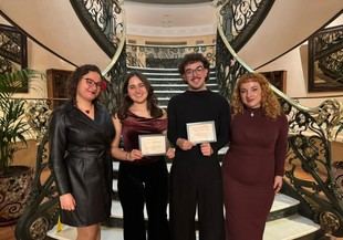 Escena Erasmus de la UV triunfa con dos premios en el Teatro Universitario 2025