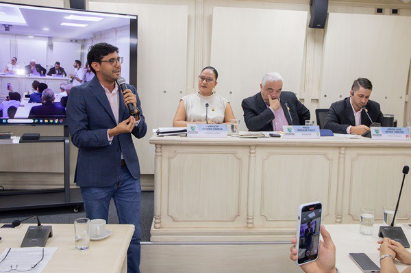 La Asamblea Departamental reconoce a la Facultad de Ciencias de la Administración con una condecoración
