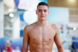 Estudiante UC establece récord nacional en natación universitaria