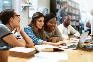 La UNED lanza un innovador Grado en Filosofía, Política y Economía para enfrentar los desafíos del siglo XXI