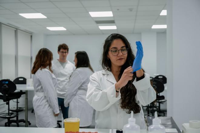 España necesita 100.000 enfermeras para alcanzar estándares europeos en atención sanitaria