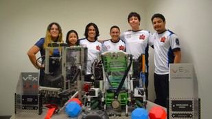 Estudiantes de ingeniería ganan premios en torneo nacional de robótica
