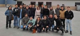 Estudiantes de ingeniería conocen el almacén automatizado de Alkar Automotive