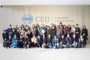 Estudiantes japoneses de Kansai University visitan la CEU UCH en Valencia