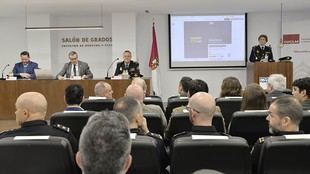 Estudiantes de la UCLM aprenden sobre seguridad ciudadana y ciberdelincuencia con la Policía Nacional