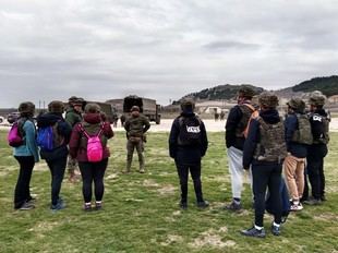 Estudiantes de la UEMC se capacitan en periodismo de guerra durante maniobras militares reales