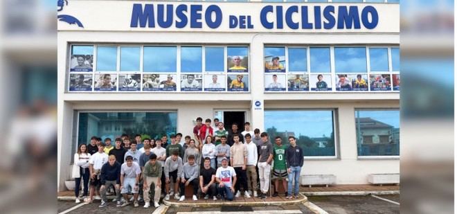 Estudiantes de UNEATLANTICO exploran el Museo del Ciclismo en Santander