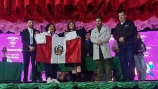 Estudiantes peruanos destacan en Feria Internacional de Ciencia en Paraguay