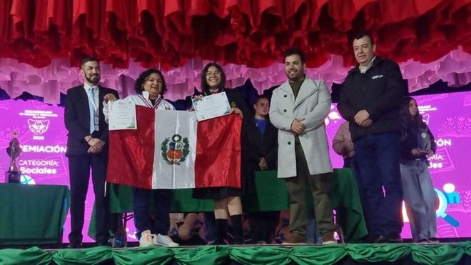 Estudiantes peruanos destacan en Feria Internacional de Ciencia en Paraguay