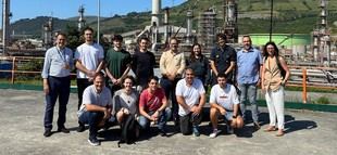 Estudiantes del Máster en Hidrógeno conocen el proyecto de Petronor